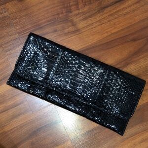 Black snake pattern clutch